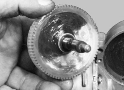 Замените шестерню