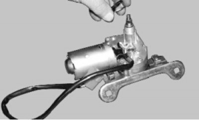 Ремонт стеклоочистителя окна двери задка