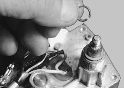 Снимите стопорное кольцо