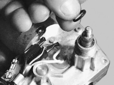 Выньте уплотнительное кольцо