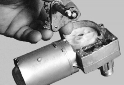 Выньте из корпуса редуктора водило