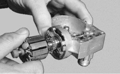 Выньте якорь из крышки