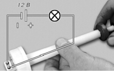 поднимите поплавок — лампа должна погаснуть