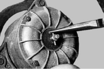 Выньте штифт из вала