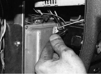 Выньте лампу подсветки пепельницы