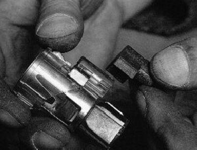 Снимите направляющую патрона