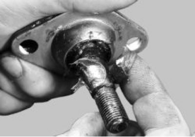 нанесите новую консистентную смазку